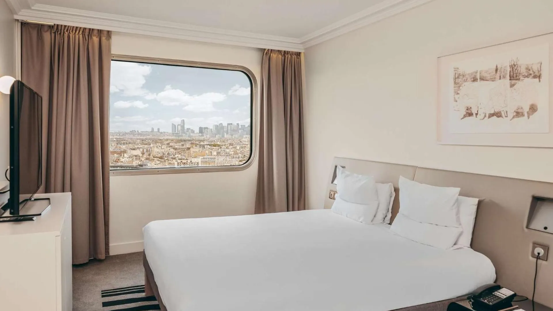 Novotel Paris Centre Tour Eiffel Hotel