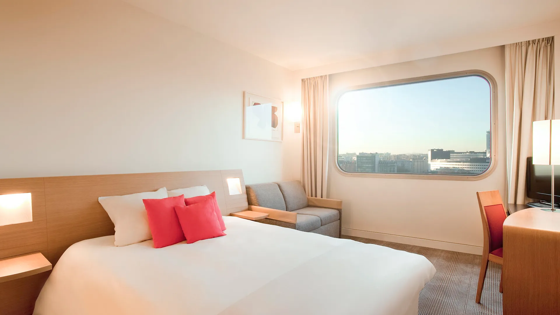 Novotel Paris Centre Tour Eiffel Hotel